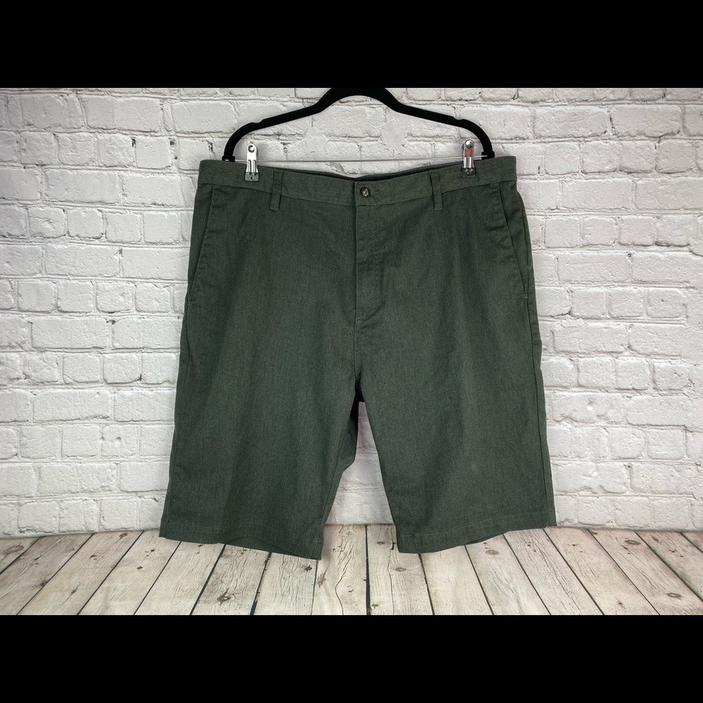 Volcom Corpo Class Shorts Size 38 Like New